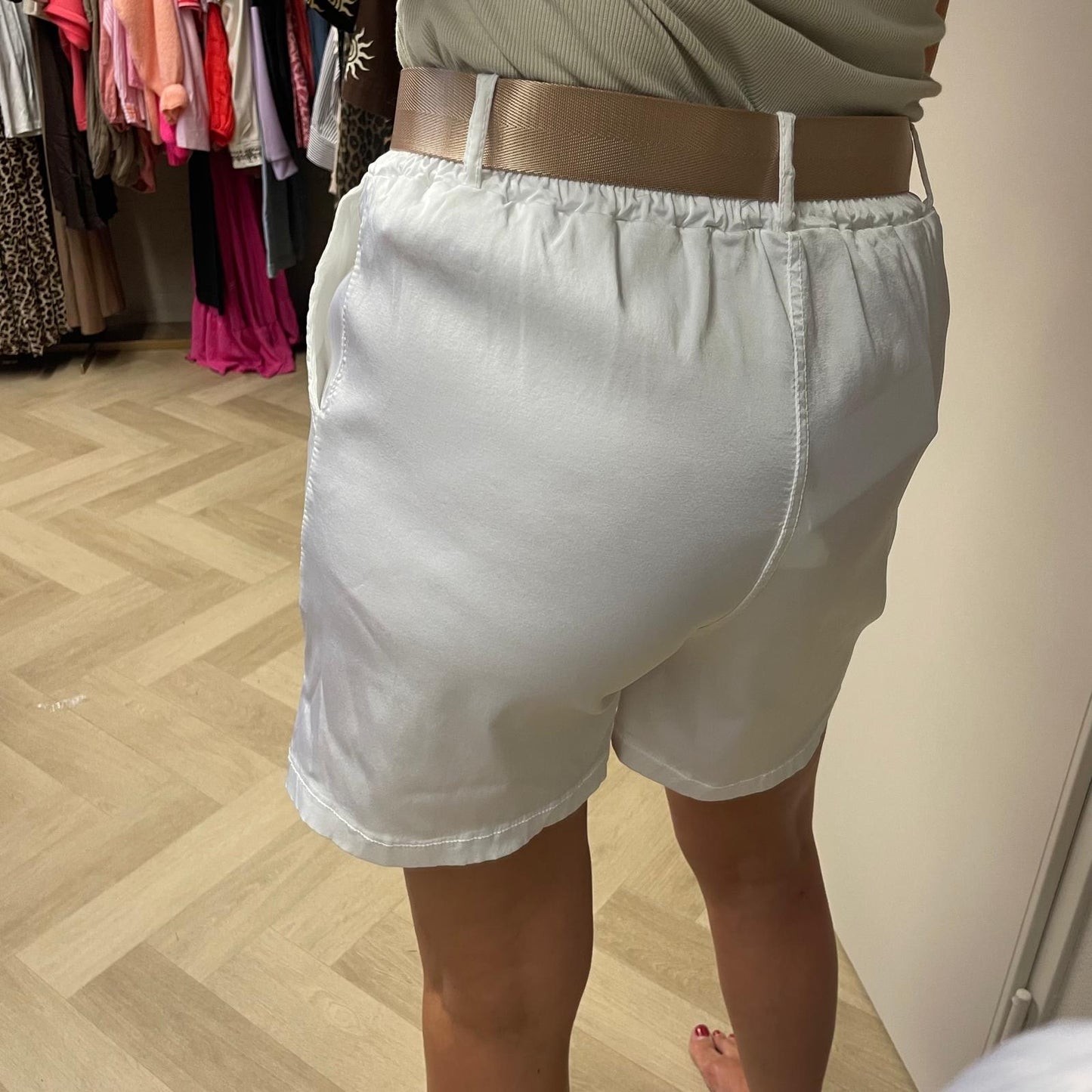 Short Joan Shine Wit