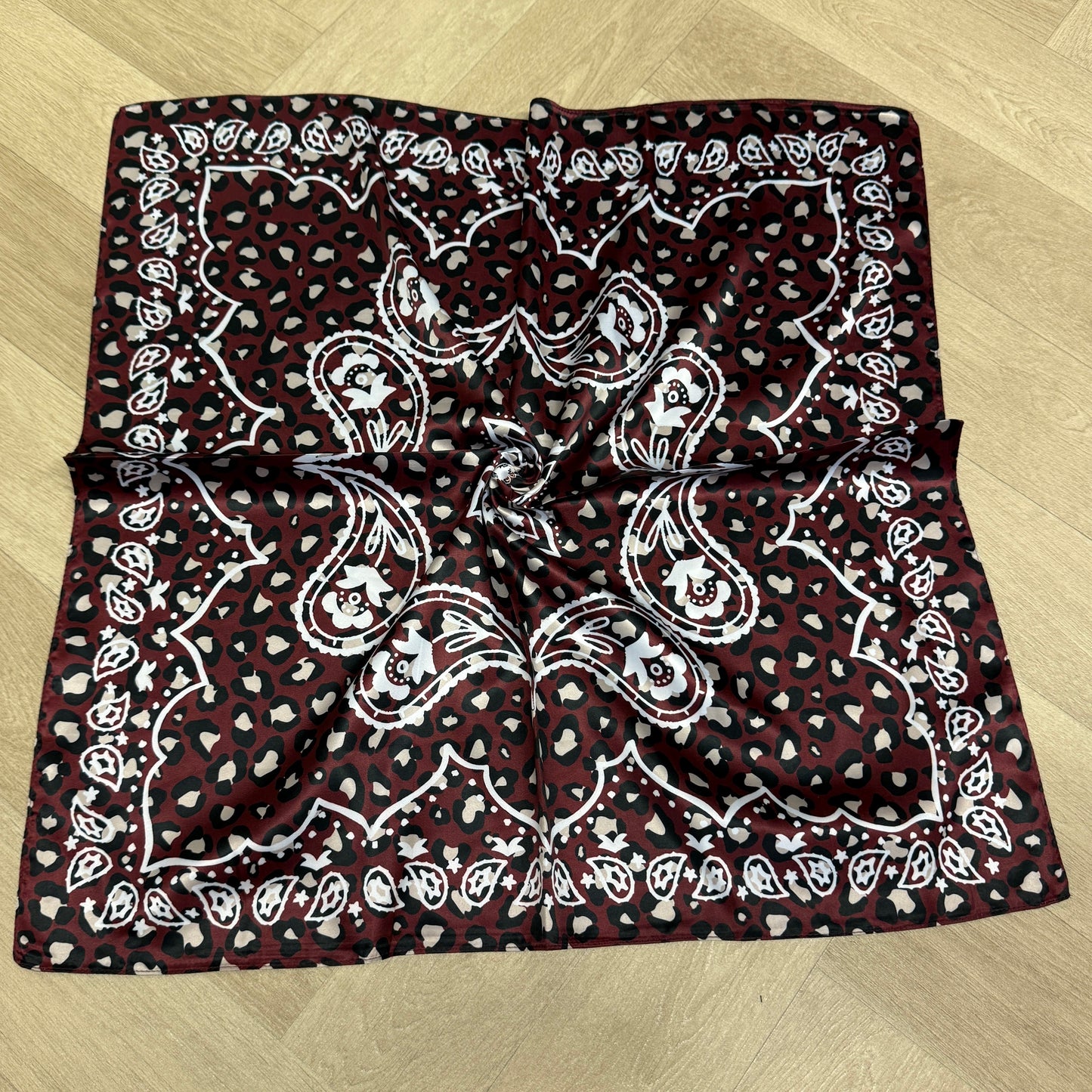 Sjaal Silka Paisley Leopard Bordeaux