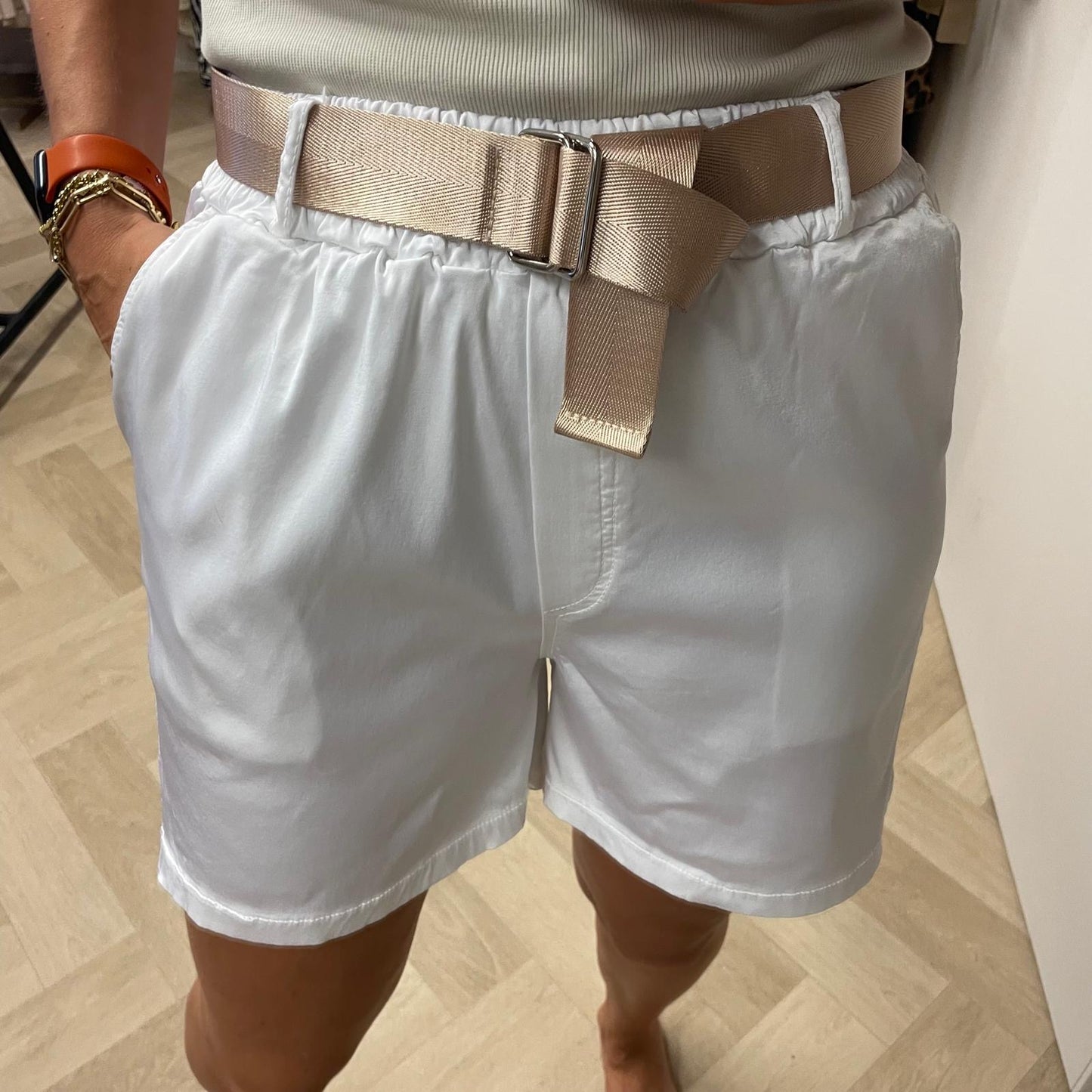 Short Joan Shine Wit