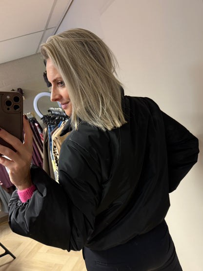 Jas Fabienne Pof Gevoerd Zwart