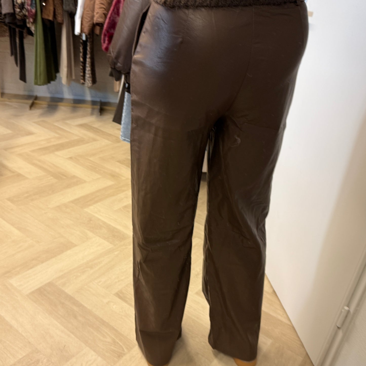 Pantalon Marie Pu Leer Stretch Bruin
