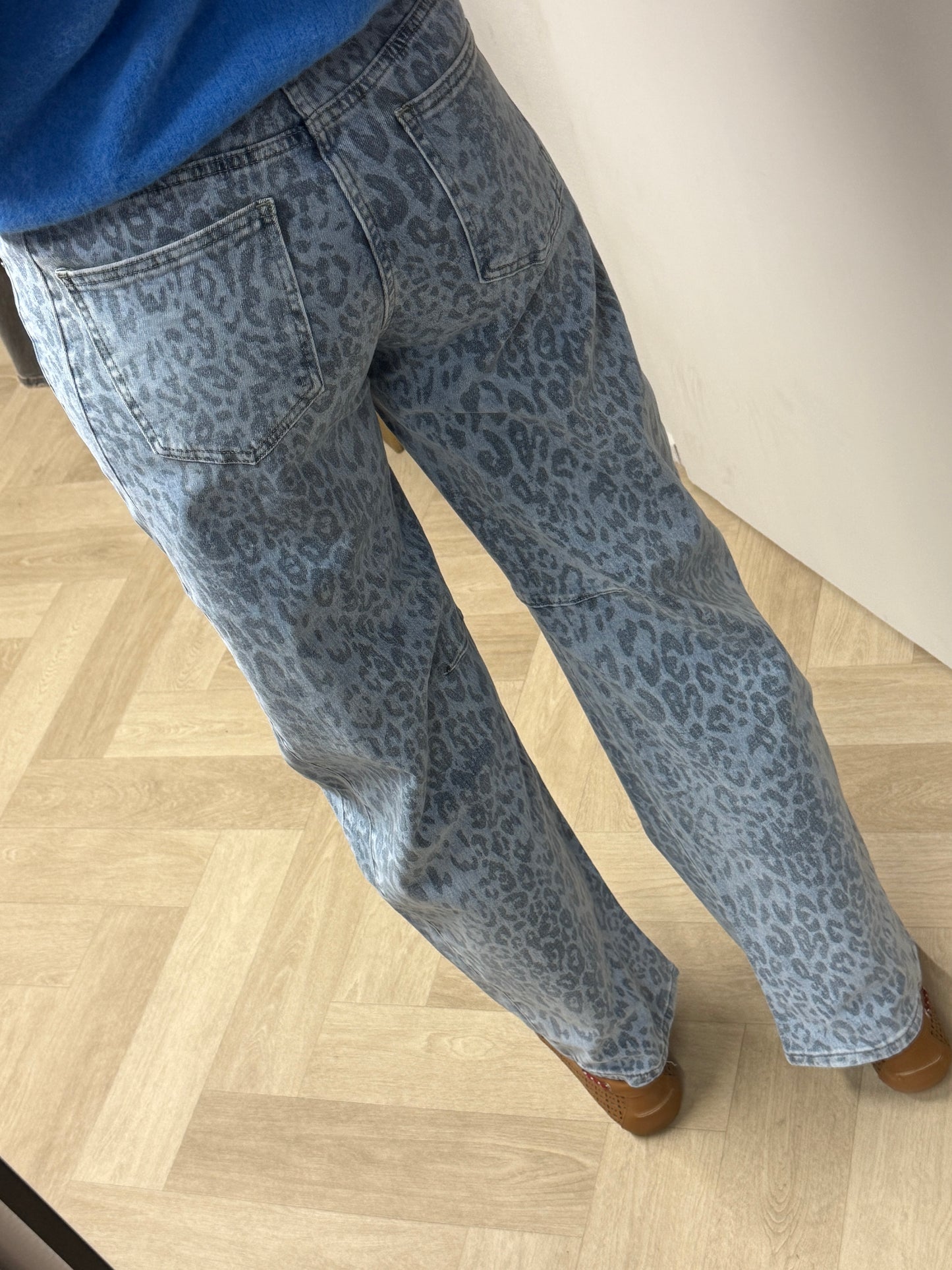 Jeans Laulia Barrel Leopard Blauw