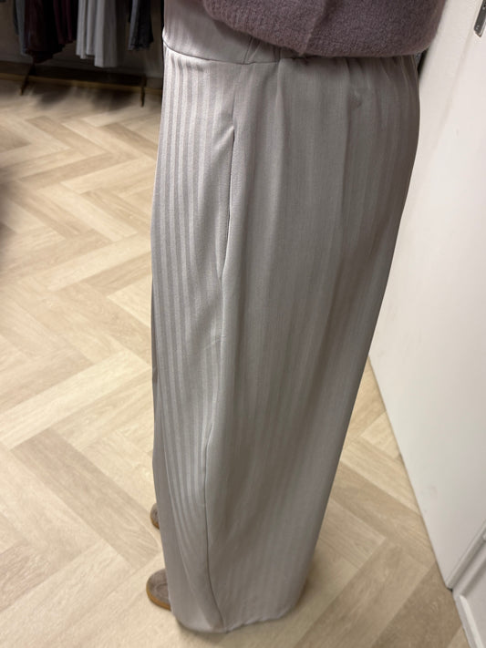 Pantalon Joy Plooi Elastiek Beige Visgraat