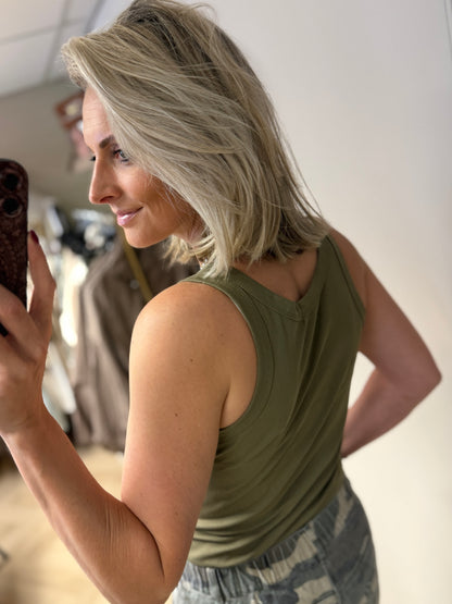 Top Basis Tanktop Armygroen