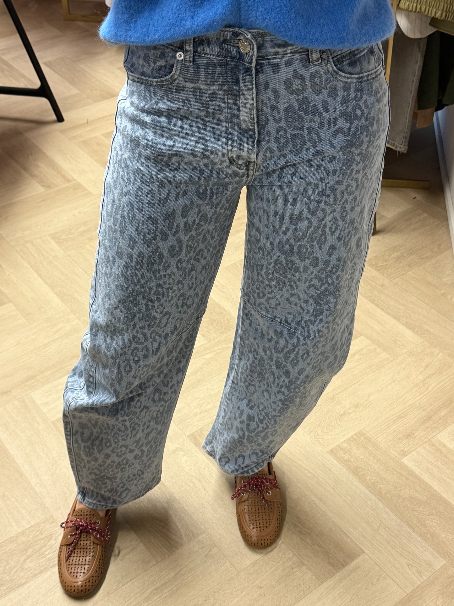 Jeans Laulia Barrel Leopard Blauw