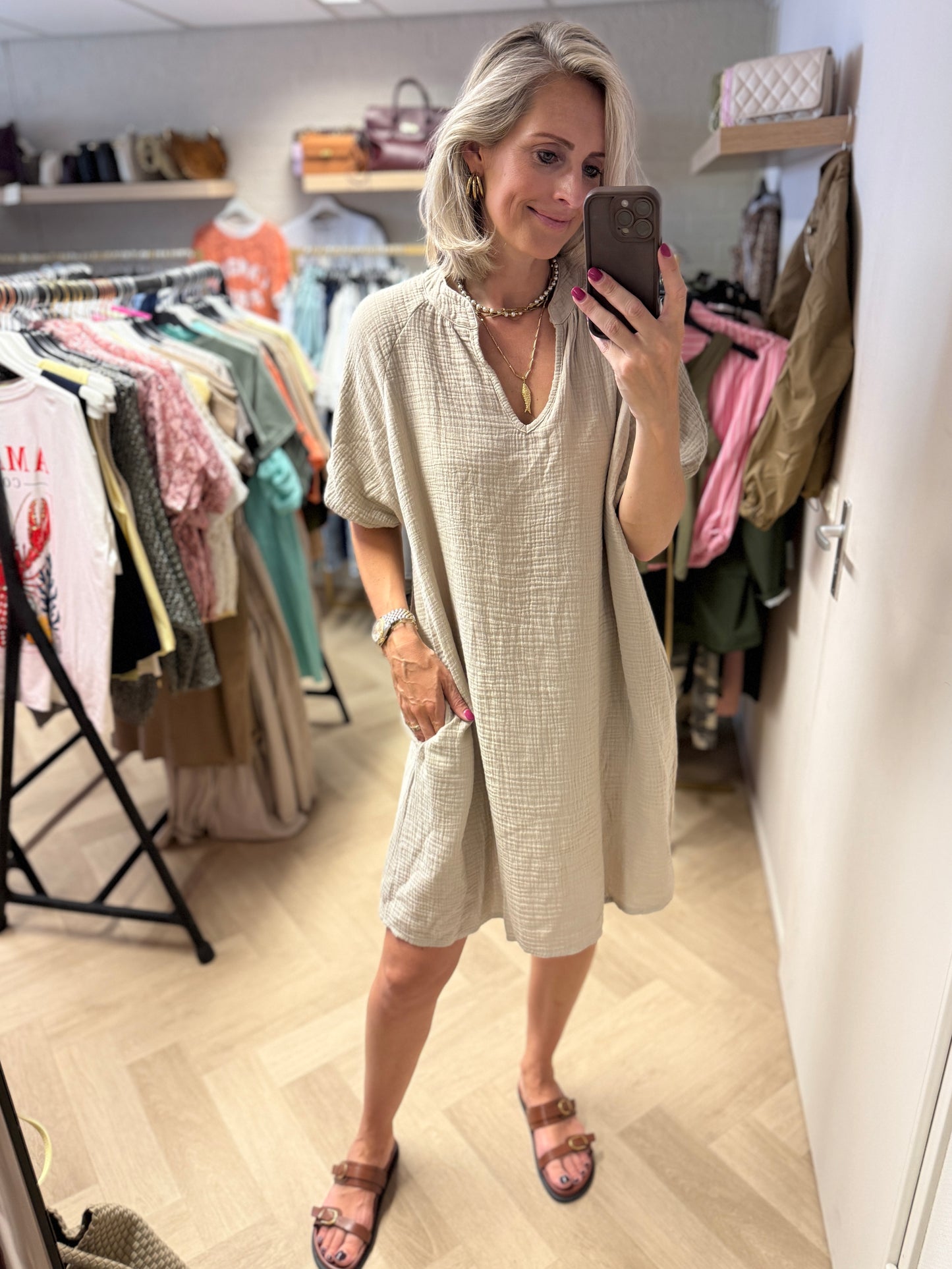 Jurk Mousseline V-hals Beige