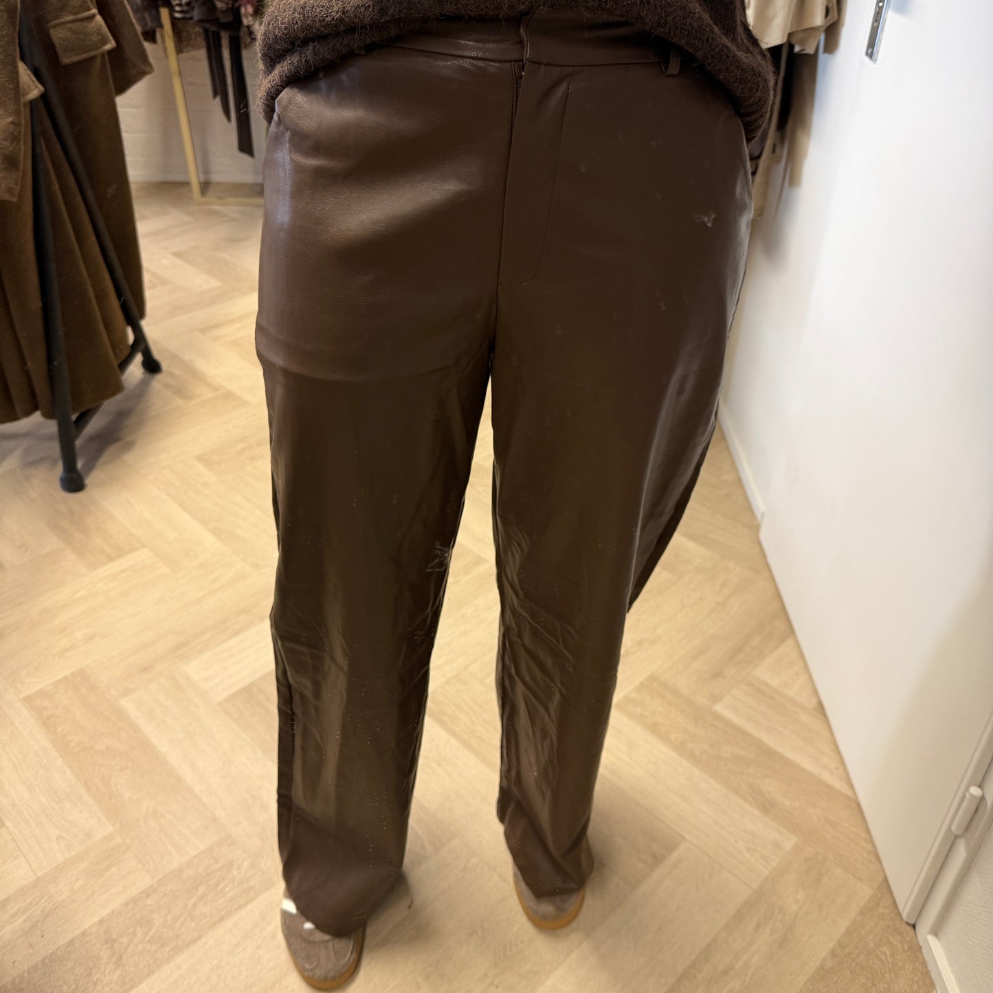 Pantalon Marie Pu Leer Stretch Bruin