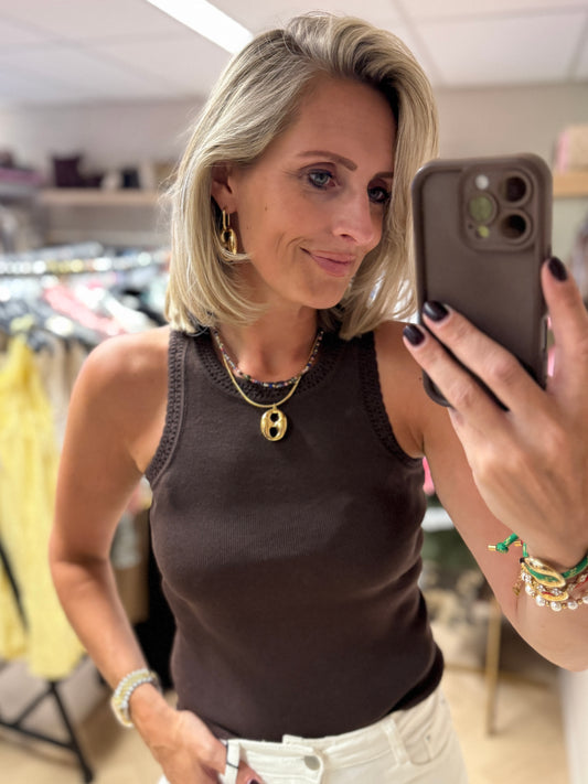 Top Daisy Round Neck Donkerbruin