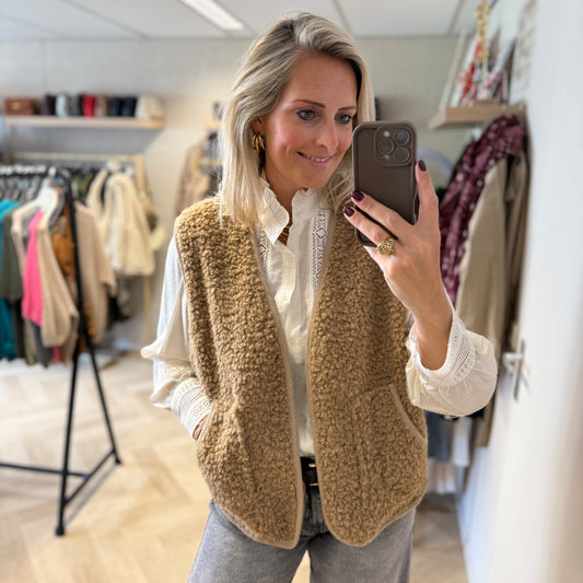 Vest Maud Schaap Camel