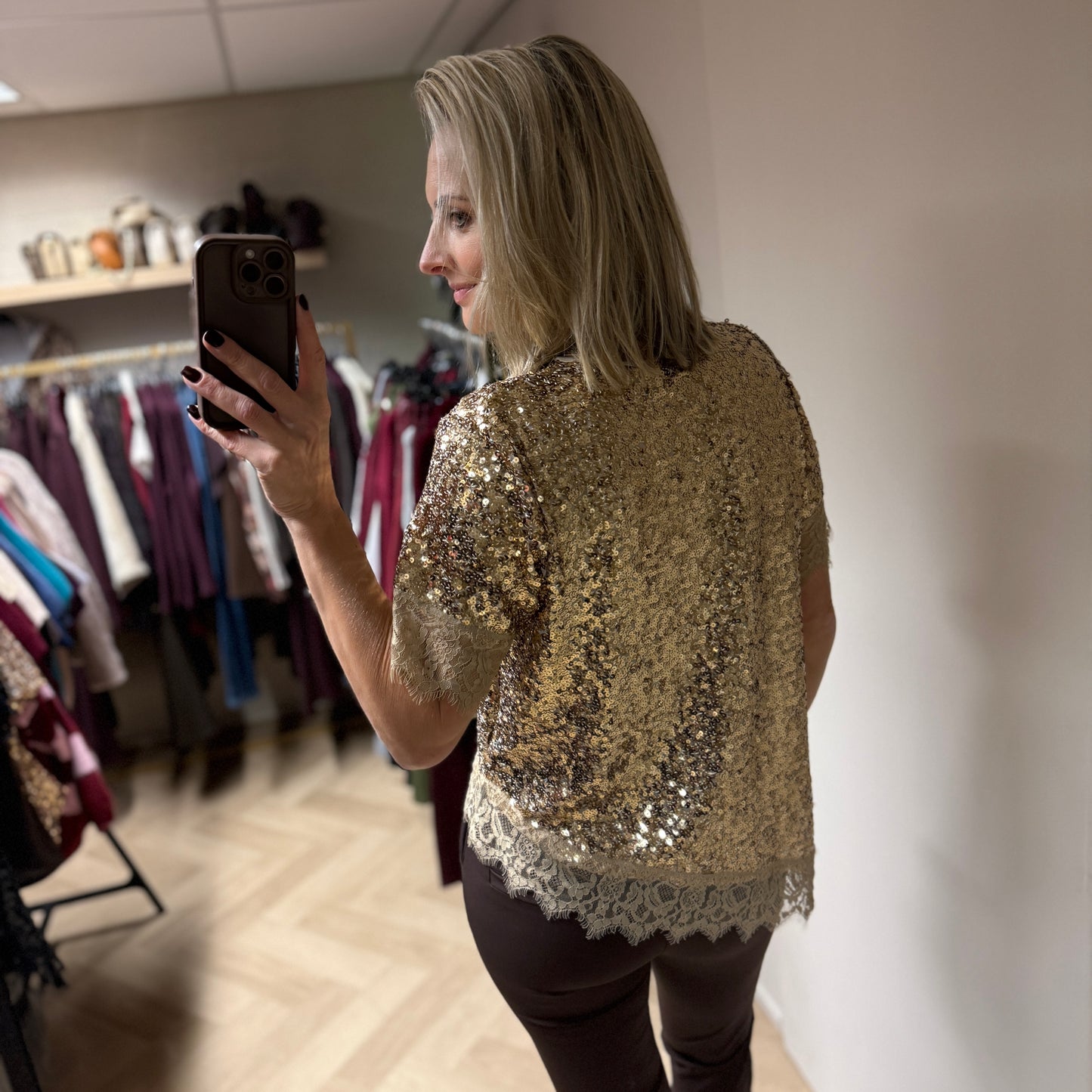 Shirt Lena Schuin Paillet Kant Goud