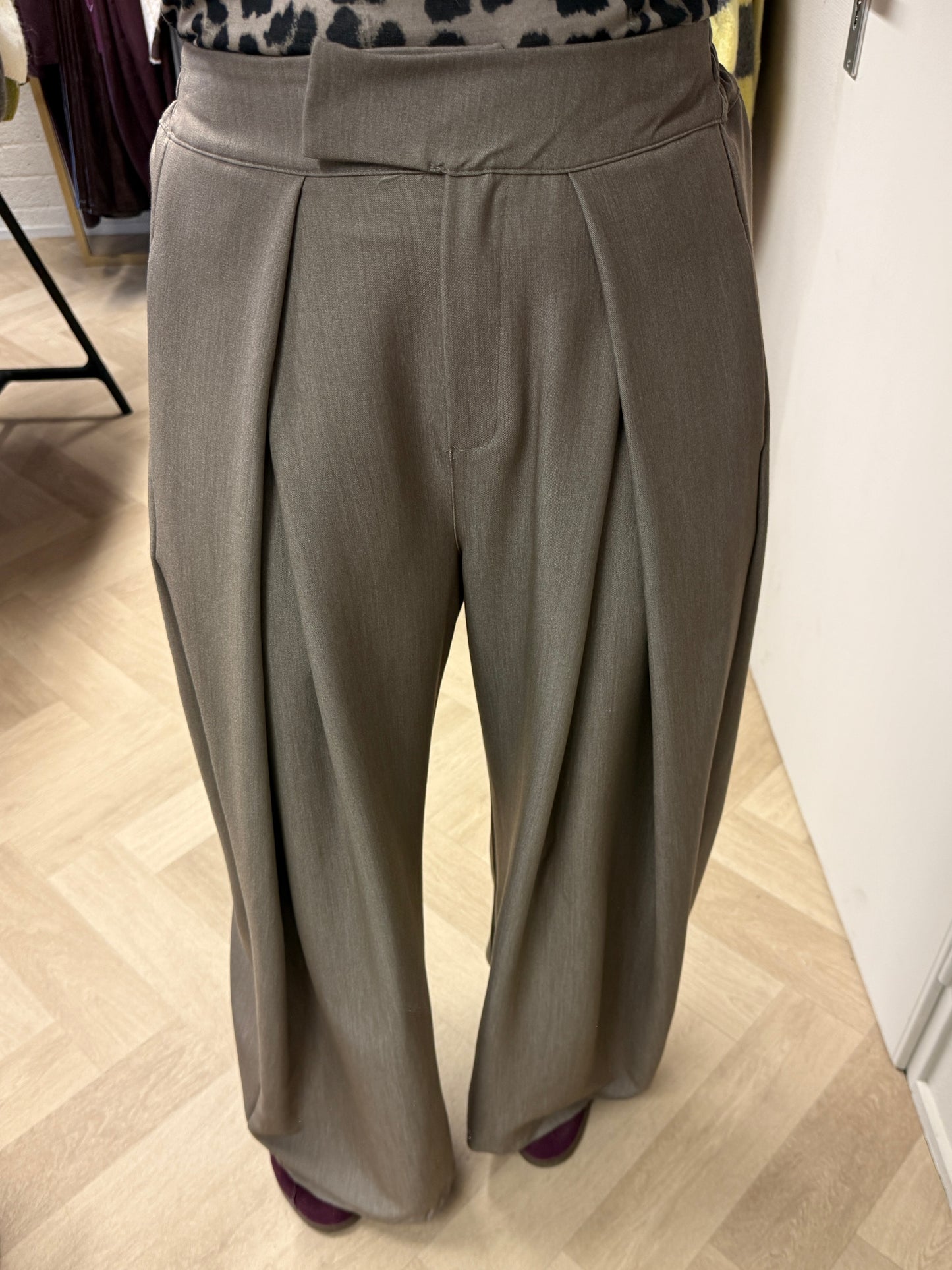 Pantalon Joy Plooi Elastiek Taupe