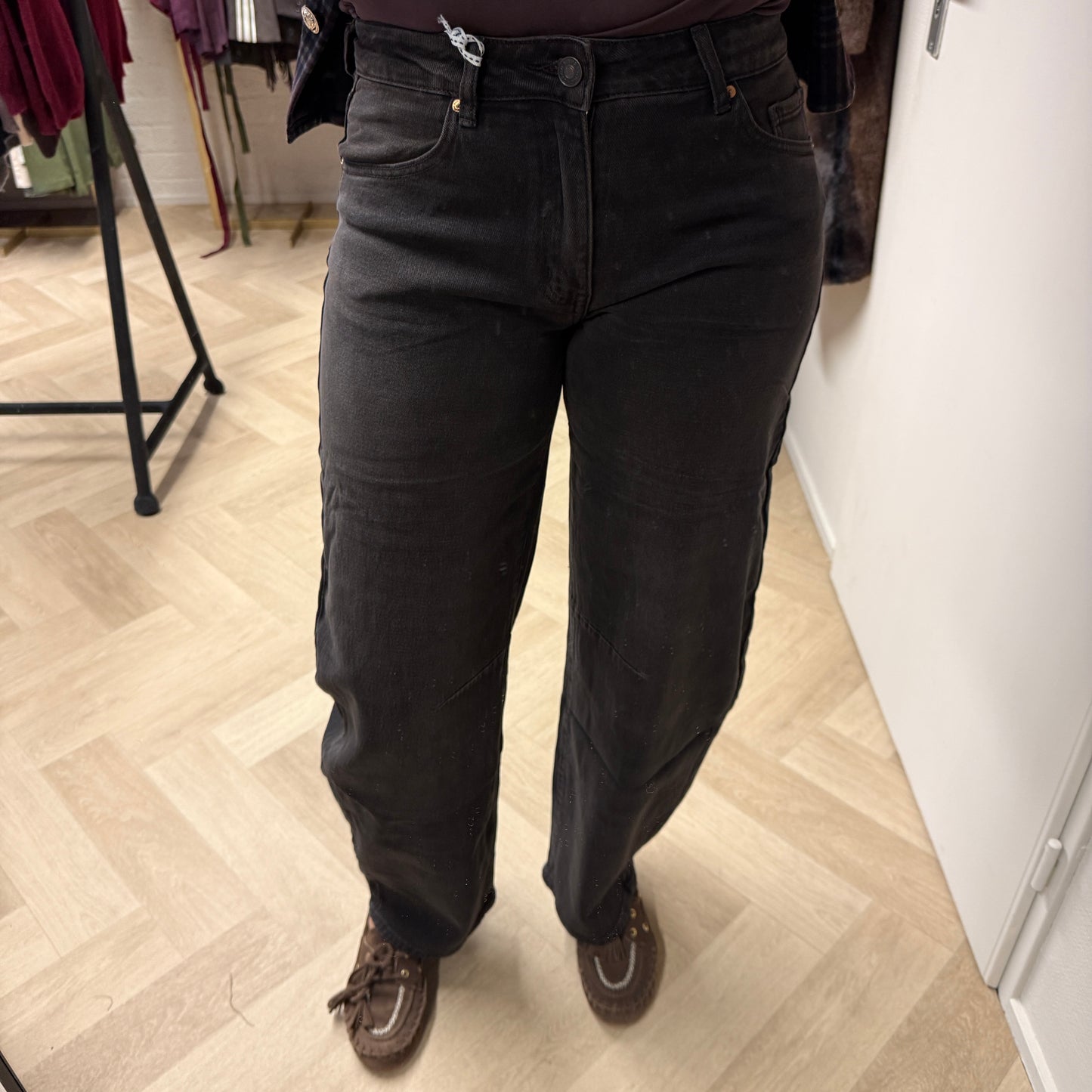 Jeans QH Barrel Fit Zwart Bruin