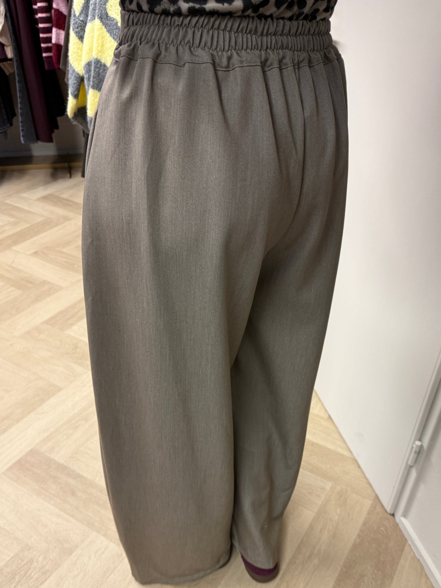 Pantalon Joy Plooi Elastiek Taupe